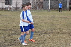 足球专项奖学金项目启动鼓励学生坚持运动训练，小学生足球训练营奖状