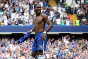 里奇·麦考的无畏精神激励了全黑队的一代又一代球员，里奇麦考橄榄球