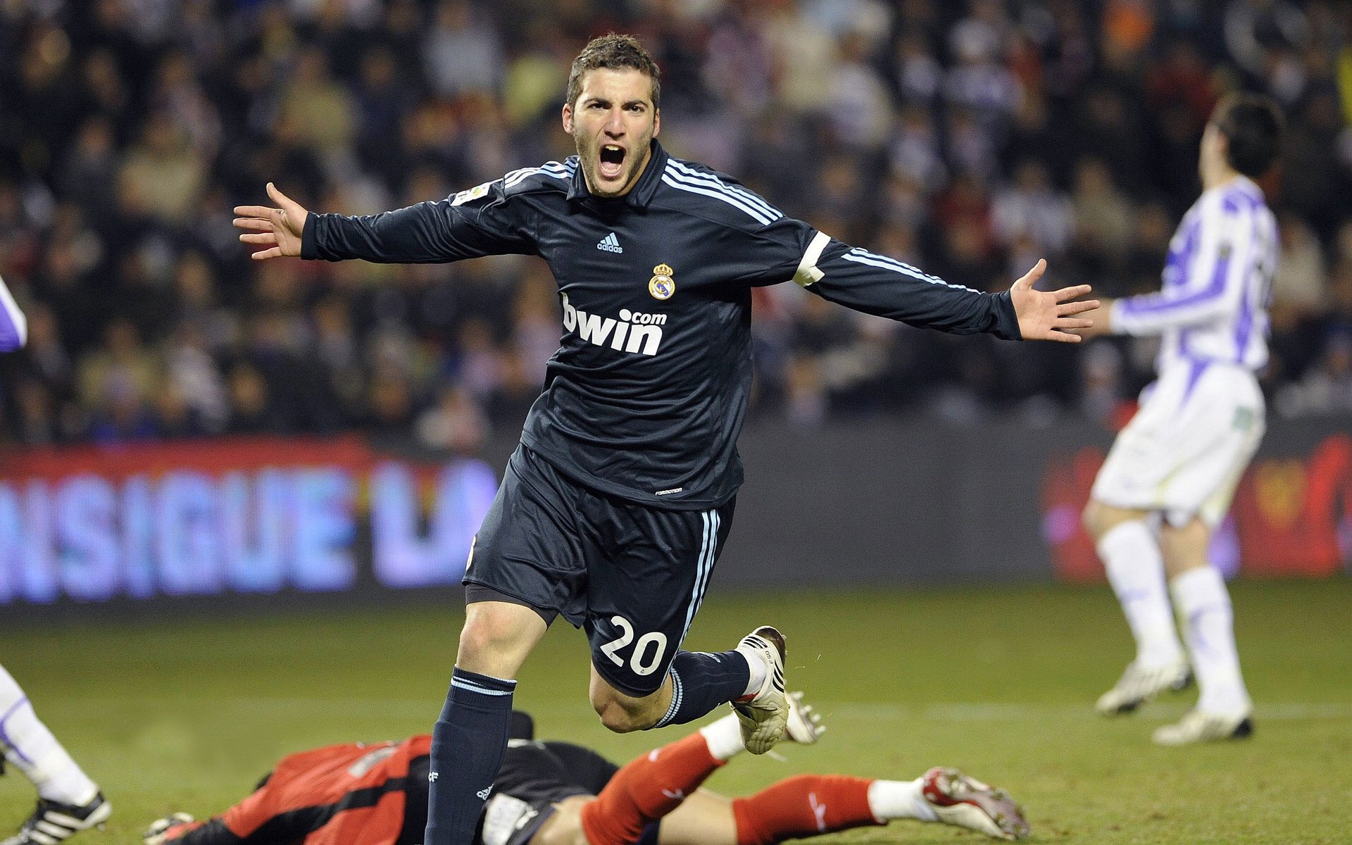 战队多语种内容输出覆盖全球观众，请问战队